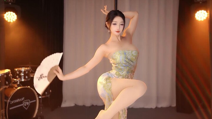 Red Performer (Pole Dance)