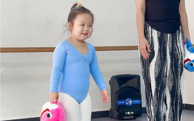 Cô giáo dạy nhảy: Tạm thời tôi không muốn đưa em đến lớp nữa, cảm ơn em.