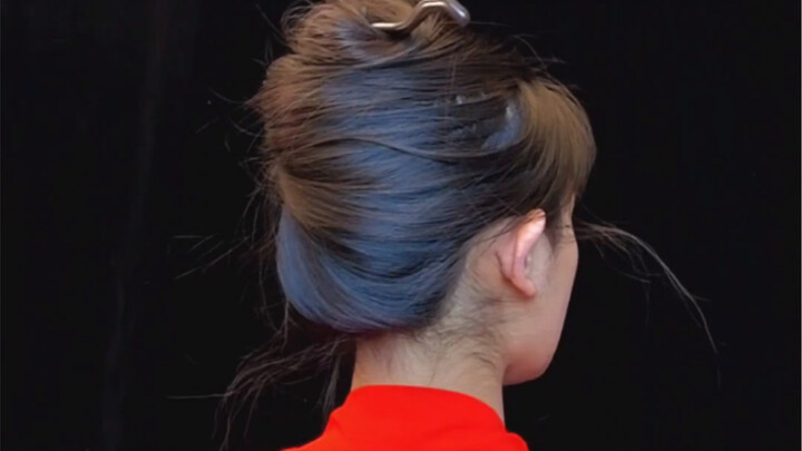 Nhất định phải xem đến khoảnh khắc cô ấy cài trâm gỗ, búi tóc xong rồi quay đầu lại, (⸝⸝•‧̫•⸝⸝) mình