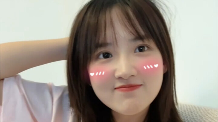 Lại lén nhìn anh chàng đẹp trai kia!