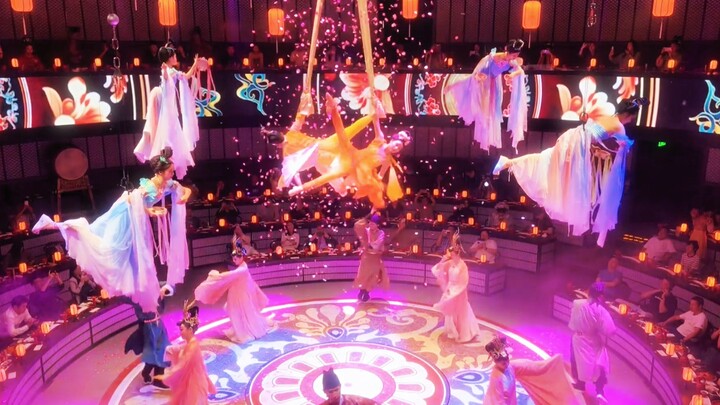 This is exactly the kind of atmospheric palace banquet that period dramas try to capture but just ca