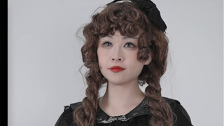 I always feel that wearing Lolita makes people look younger.