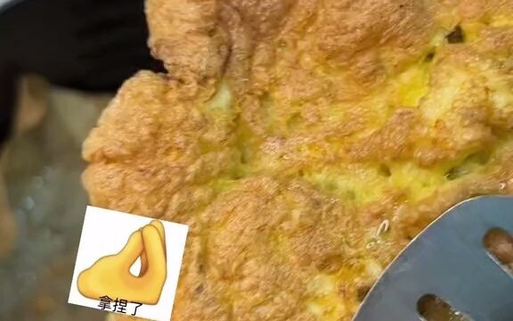 Thử thách dùng dầu của Truỵ Thiếu để làm món trứng chiên mềm mịn! Nhất định phải xịt hoặc phết một c