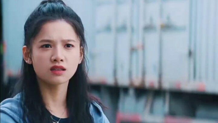 سائقو الشاحنات الكبيرة لم يعودوا يتحملون تهور سائقي السيارات الصغيرة، فتكاتفوا لمحاربتهم!