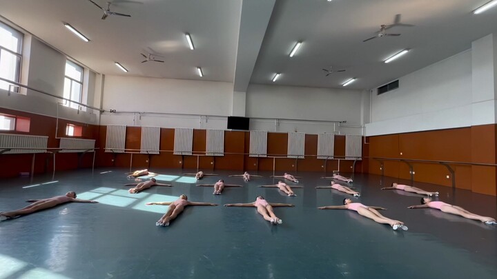 Dance students’ flexibility training