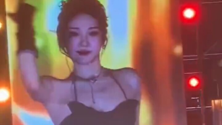 Dây đeo hình bướm! Ninh Ninh trên màn hình lớn tối nay thật sự đẹp quá! Tổng hợp màn hình lớn [aespa