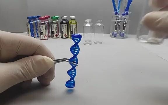 Left by the roadside, no one dares to pick it up.