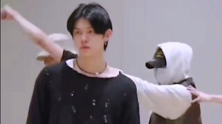 明白为什么说他是善良的混混相了