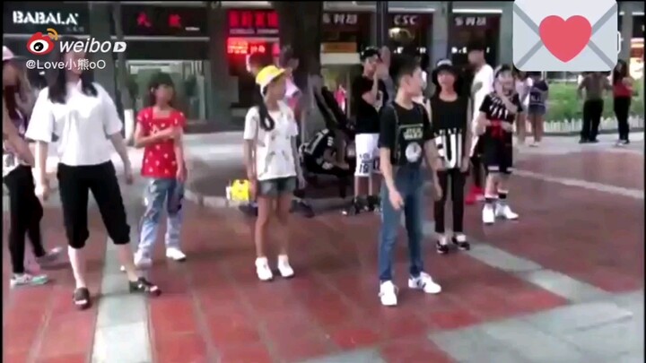 يان هاو شيانغ من فرقة "جيل الشباب"، الأخ شيانغ في المركز الأول