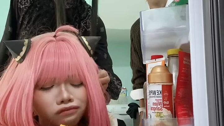Cosplay anime: Anya mode lemas