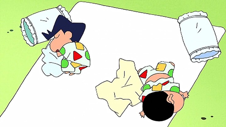 "Trang phục giống hệt nhau và thậm chí cả tư thế ngủ của họ khiến Shin-chan và Kazama trở thành cặp 