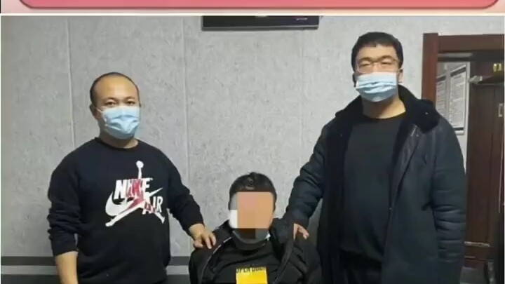 Vợ: Ừ, em nói đúng mà, cưng cũng yêu anh!