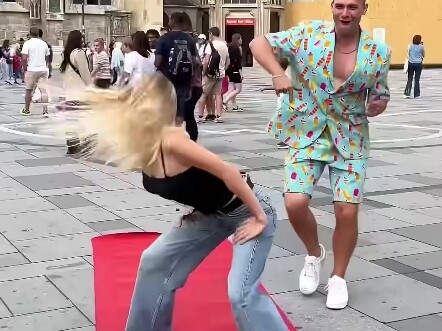 الواثق من نفسه هو الأجمل والأكثر وسامة.