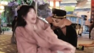 Cepat atau lambat aku pasti akan mati tertawa karena hal-hal konyol ini hahahahahaha!!