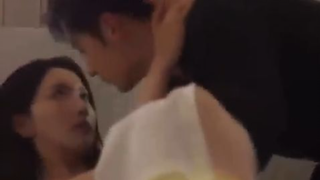 Setelah bercerai, sang CEO patah hati karena menyesal