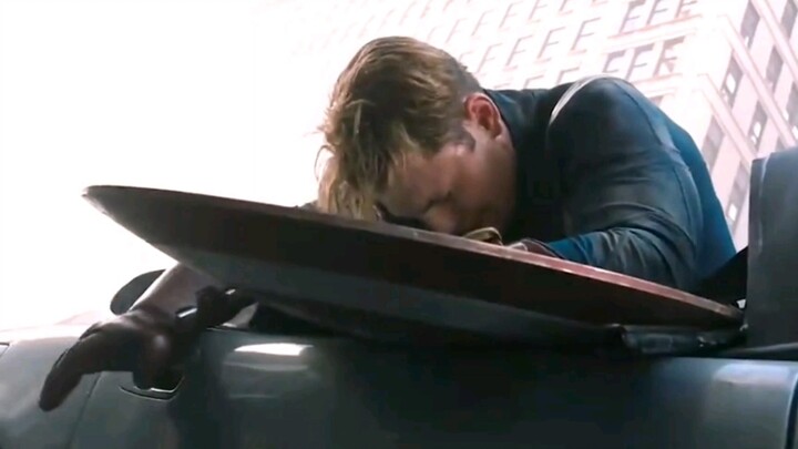 The captain’s combat power is truly a mystery; he even tried to strangle a robot.