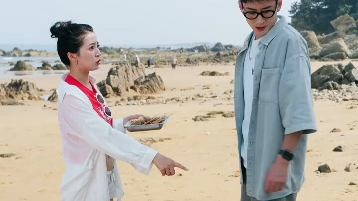 Ổ hang tự sát với bikini! Livestream biến thành màn ăn cá mập!