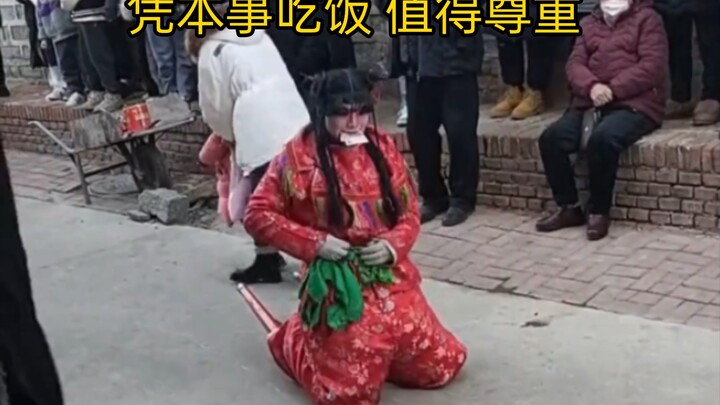 With this single kneel, he conveyed the hardships of life and the decline of traditional art.