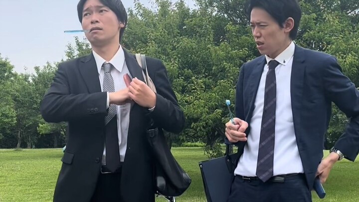 Japanese male office workers who dash off to brush their teeth during work breaks
