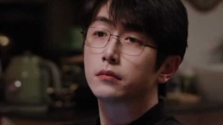 دكتور تشين، ما عاد فيي أتحمّل… هو جا، هو جا! عاد مزيّنًا بهالة الزوج المثالي والشعور بالانكسار!