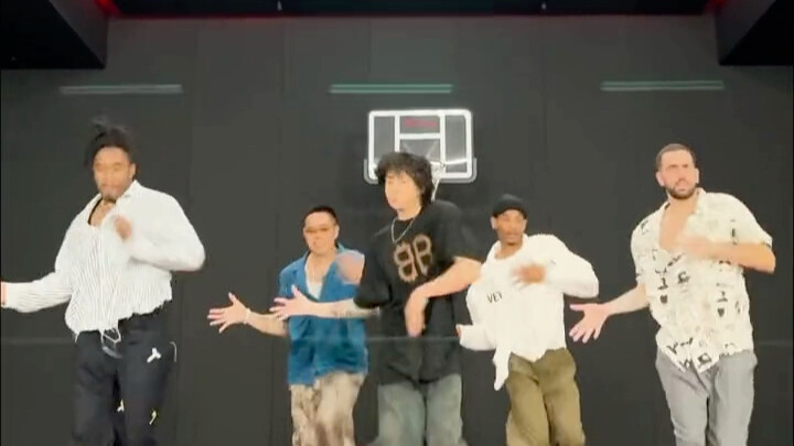 Jungkook's solo SEVEN choreography unveiled! 200 billion TikTok king challenge
