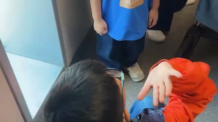 人世间有很多无奈，挣钱，戒酒，减肥，健康，亲情，等等，其实只有你来我这，我不能给你解忧，但是我们可以一起诉苦[呲牙]