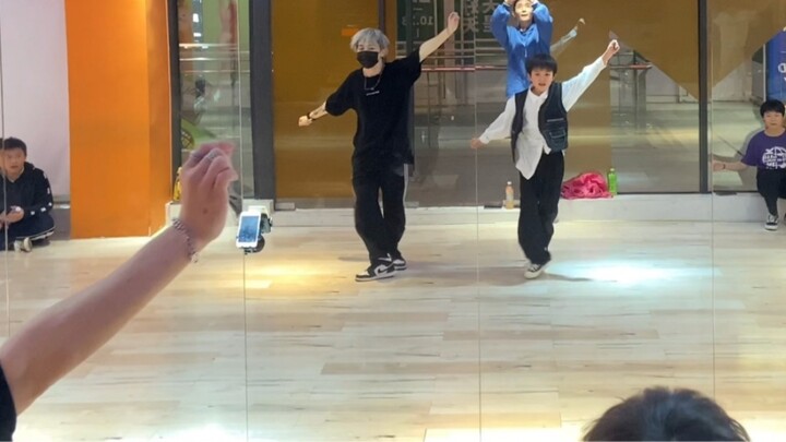 Kids nowadays are so scary! Seventeen—hit the fan class dance