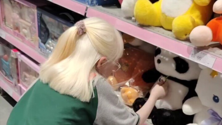 糖糖剪头发啦，这次是她主动要求的，看着是不是很清爽