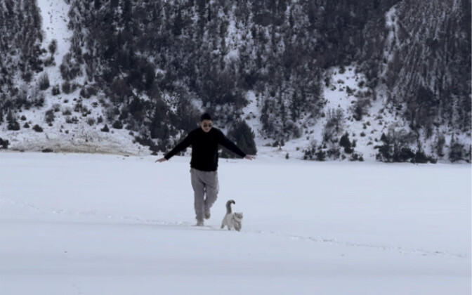 Chuyến du lịch bằng xe dã ngoại đã đến hồ Ranwu đóng băng, lũ mèo tha hồ vui đùa hết mình!