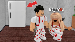 Spying on TOXIC ODERS as a FRIDGE in Murder Mystery 2..