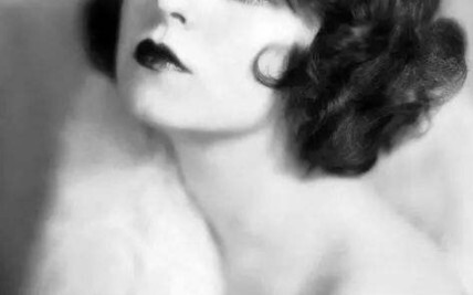 Dia adalah bintang seksi pertama dalam sejarah Hollywood, salah satu inspirasi di balik boneka Betty