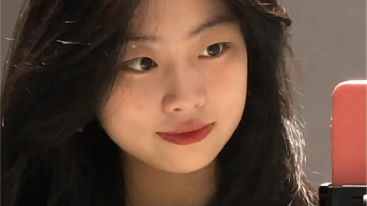 Hướng dẫn tạo kiểu tóc hai chữ C sau tai