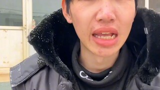 让这件事传递下去吧。不想蹭流量，只想在这个大雪中，为那个无能为力的儿子声援一把，讨个公道。