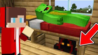 Scary Monster Under The Bed in Minecraft Maizen JJ & Mikey Nico Cash Smirky Cloudy