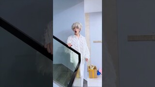 可怜的宁荣荣的牙齿被砸掉了！#斗罗大陆 #唐舞桐与唐老六 #小舞  #唐三 #宁荣荣
