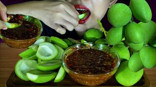 ASMR Sour Mango With Spicy Sauce 🥭🌶🌶🔥🔥🔥 खट्टाआममसालेदार 🔥 มะม่วงเปรี้ยวเผ็ด( Eating Sounds )