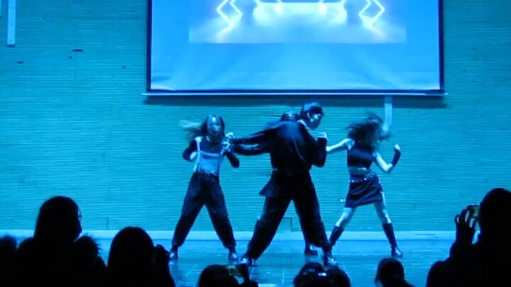 Aespa - Dance cover BLACK MAMBA dari paduan suara 100 orang di pesta Tahun Baru sekolah orang lain