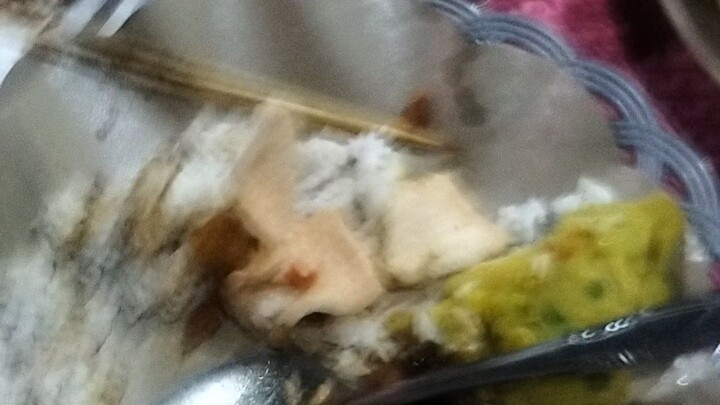 makan di tempat orang tak di kenal