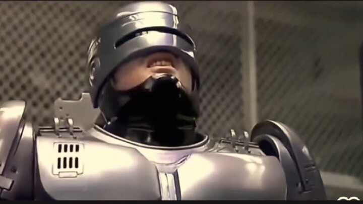 หนูน้อยเอาชนะตำรวจหุ่นยนต์ไปได้!