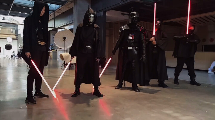 [Star Wars Cos] All the villains (?) fall into the dark side of the force together