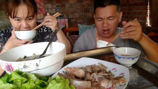 Thịt heo rừng nấu canh lá lớm món ăn rừng núi