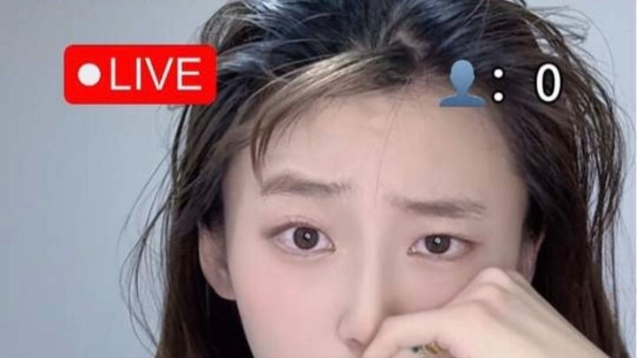 Một số nam sinh trong lớp livestream belike