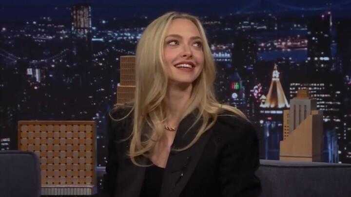 นางฟ้าอแมนดา บรรเลงและร้องเพลง: แท้จริงแล้วพระเจ้าได้ปิดหน้าต่างบานไหนของสาวงามกันนะ?