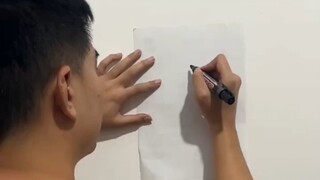 男子在朋友后背上画图案，让朋友凭感觉照着画 结果...网友：别画了，再画审核不过去了 #搞笑 #这个操作给我整神了