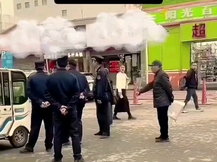 عندما أرى الظلم، أصرخ بصوت عالٍ #عم شمال شرق الصين #إنفاذ القانون الإنساني