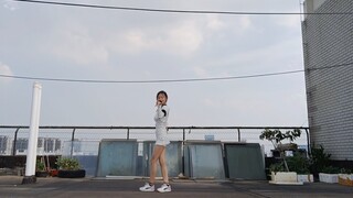 Một cô bé 14 tuổi nhảy theo toàn bộ bài hát chỉ trong một lần! Mặt trời ló dạng khi tôi đang nhảy