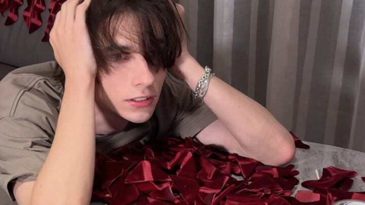 Hôm nay là Chàng Trai Hoa Hồng