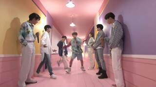 Sân khấu biểu diễn "Dope" - BTS