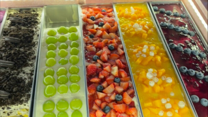 ترك وظيفته في شركة مدرجة للتوّ ثم بدأ مشروعه الخاص بالبيع في الشارع