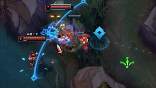 Polisi wanita itu memasang penjepit di pintu masuk lubang dan menggunakan refleks terkondisi untuk m